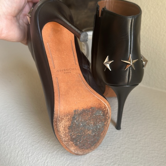 Givenchy - Picture 2 of 6